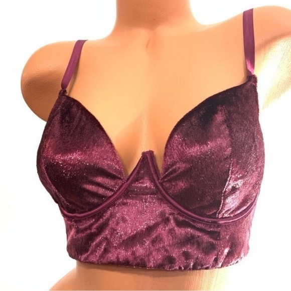 Victoria's Secret Red Underwire Bra Intimates & Sleepwear - Picture 3 of 6